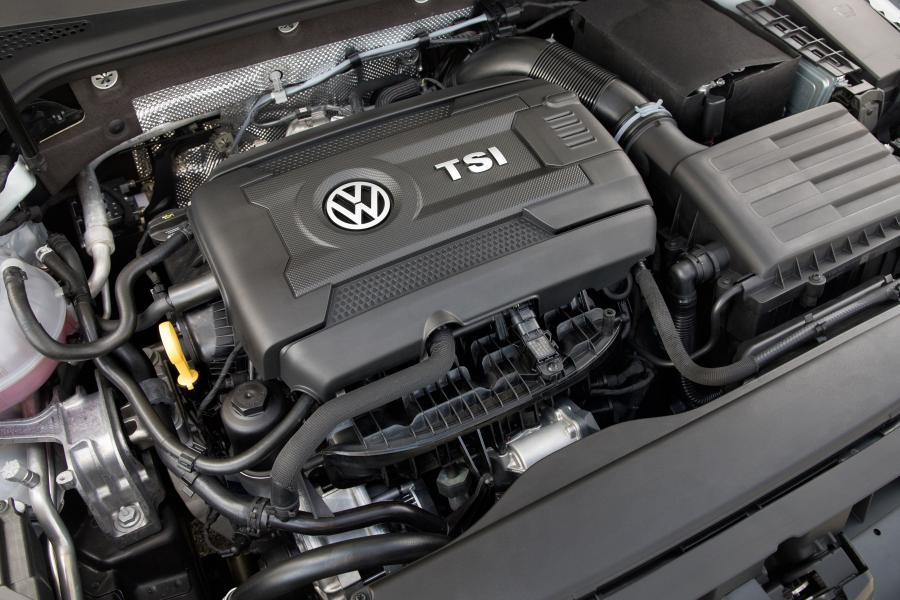 Моторный отсек Volkswagen Golf TSI 5-Door (Typ 5G) 2017 года  (NA) (фото 6 из 47)